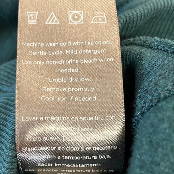 FOREST GREEN DANSKIN CROPPED HOODY
SIZE SMALL - Picture 8 of 10